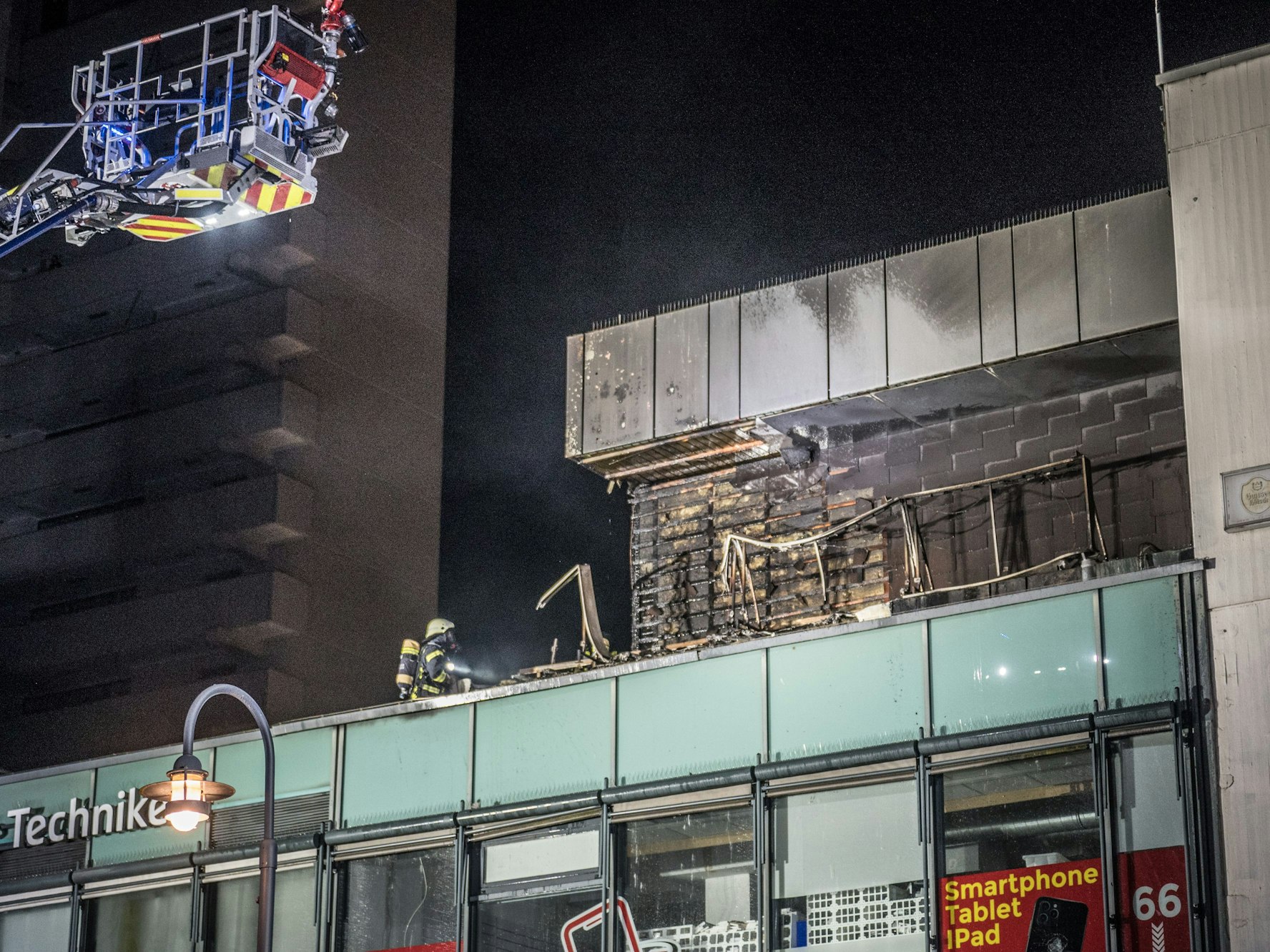 Feuerwehr bei Löscharbeiten