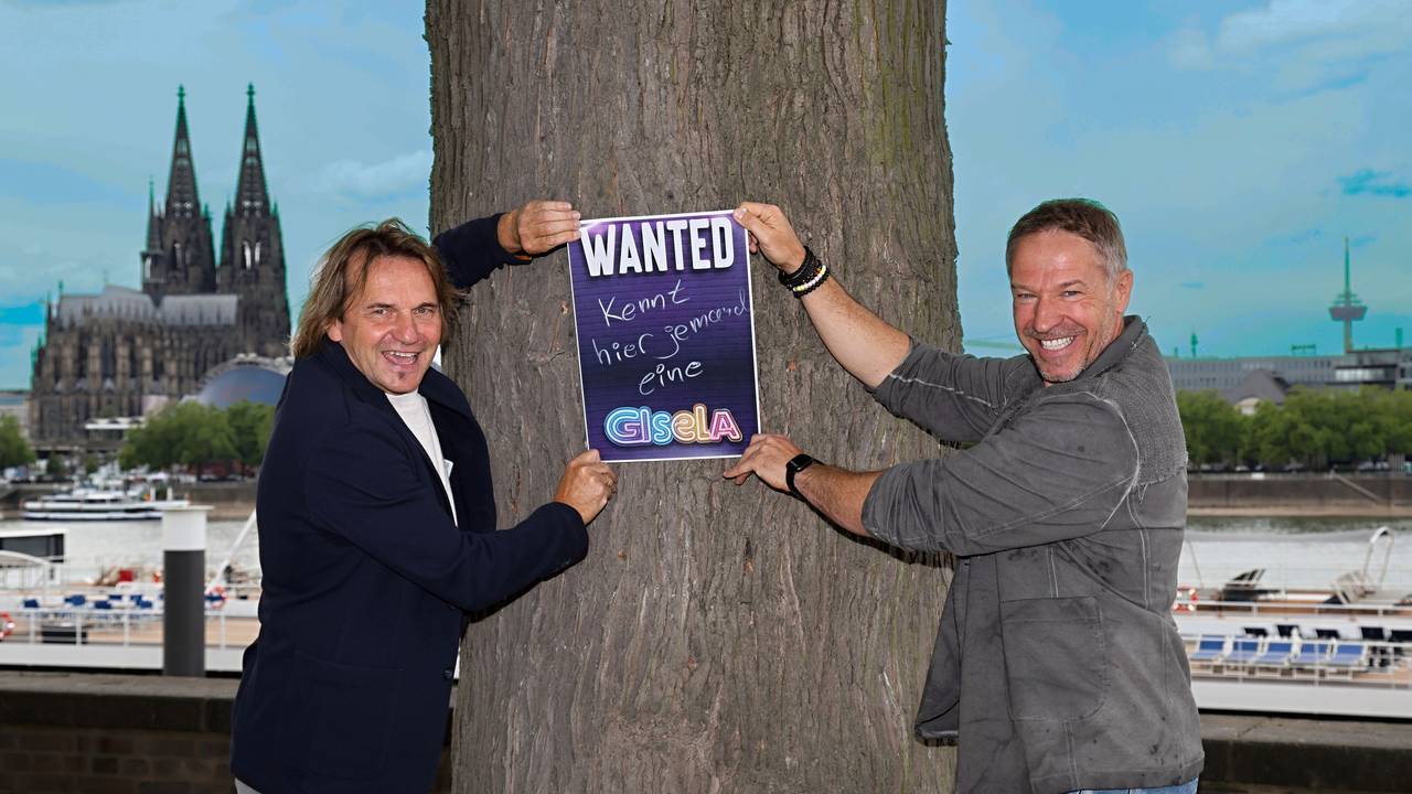 Jens Streifling und Patrick Lück von den Höhnern mit Gisela-Plakat.
