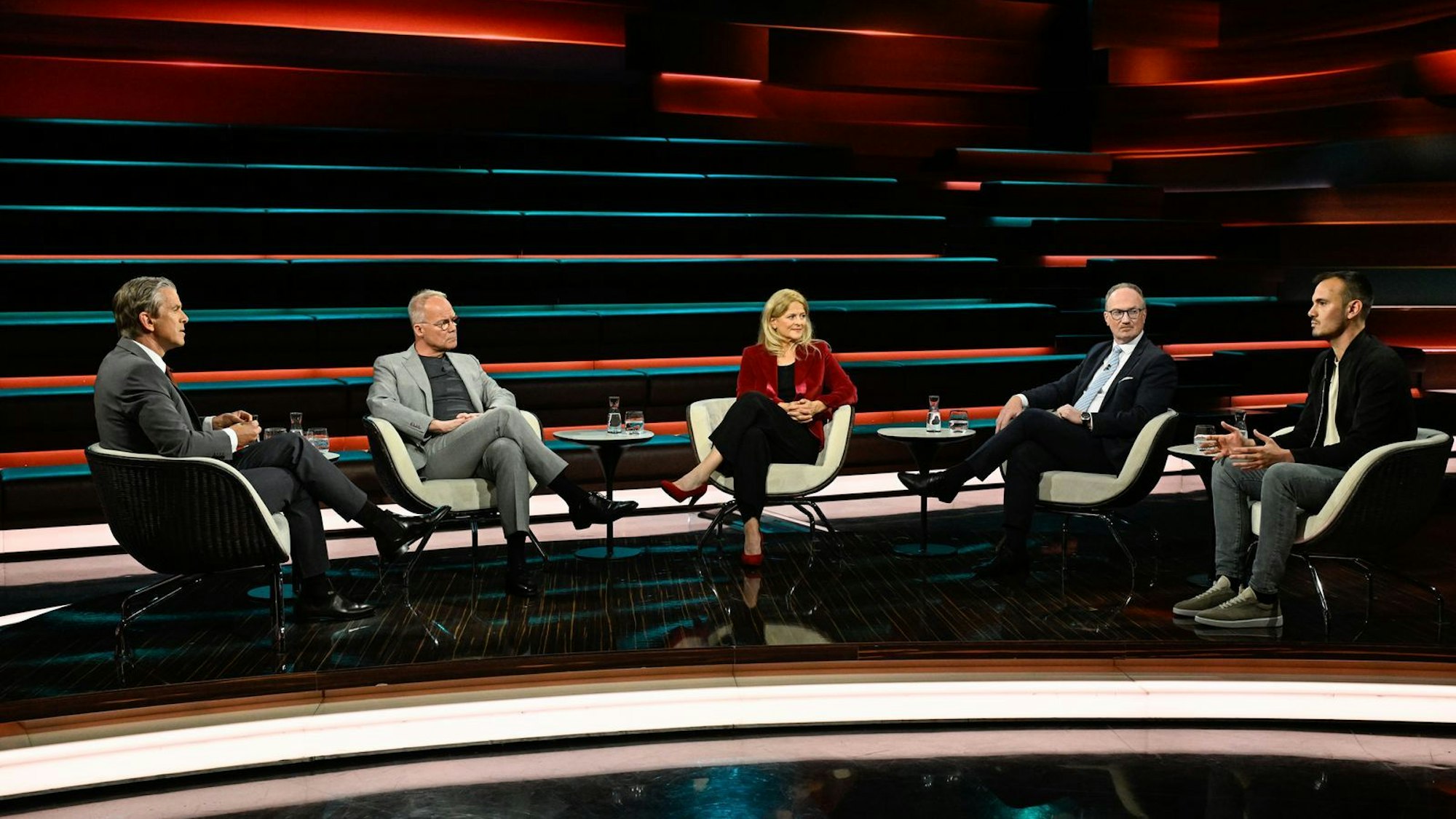 Markus Lanz diskutierte am Mittwoch mit (von links) Matthias Miersch, Kristina Dunz, Lars Feld und Ibrahim Naber. (Bild: ZDF / Markus Hertrich)