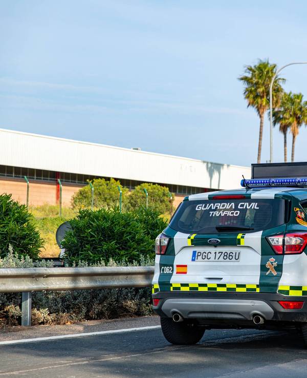 Ein Fahrzeug der Guardia Civil ist auf Mallorca unterwegs.