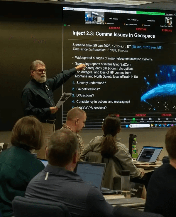 Im vergangenen Mai veranstaltete die Federal Emergency Management Agency (FEMA) eine Planspielübung zum Thema Weltraumwetter, an der mehrere US-amerikanische Behörden und das Militär teilnahmen.