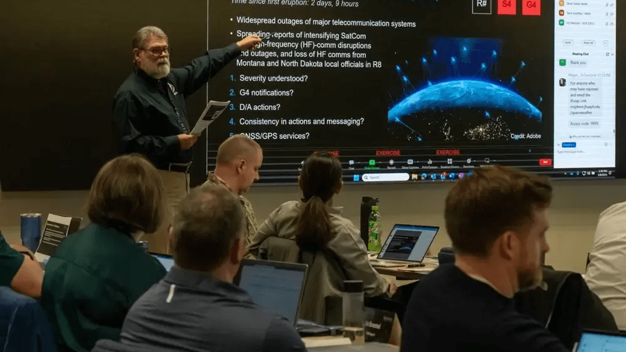 Im vergangenen Mai veranstaltete die Federal Emergency Management Agency (FEMA) eine Planspielübung zum Thema Weltraumwetter, an der mehrere US-amerikanische Behörden und das Militär teilnahmen.
