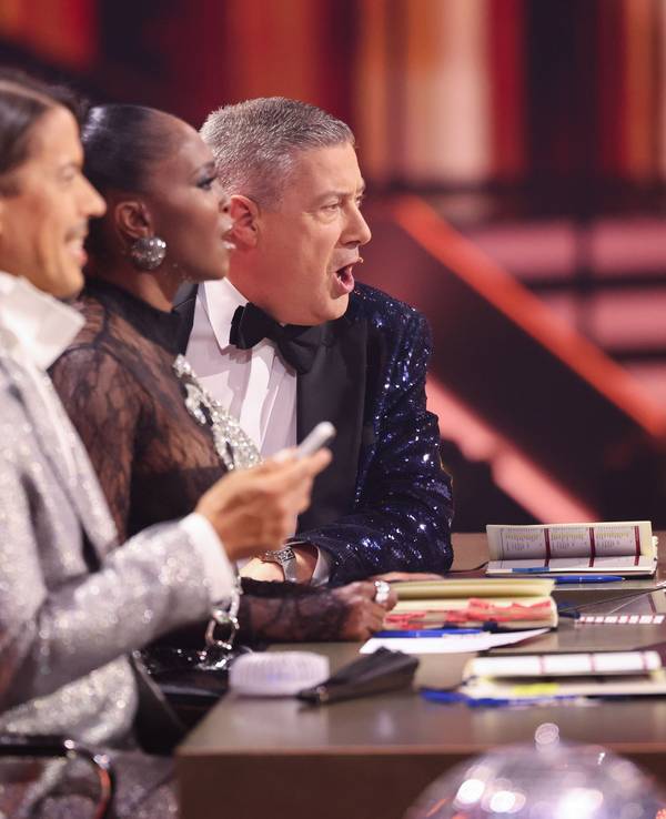 Die Jury – bestehend aus Jorge Gonzalez (l-r), Motsi Mabuse und Joachim Llambi – im Finale der RTL-Tanzshow „Let's Dance“