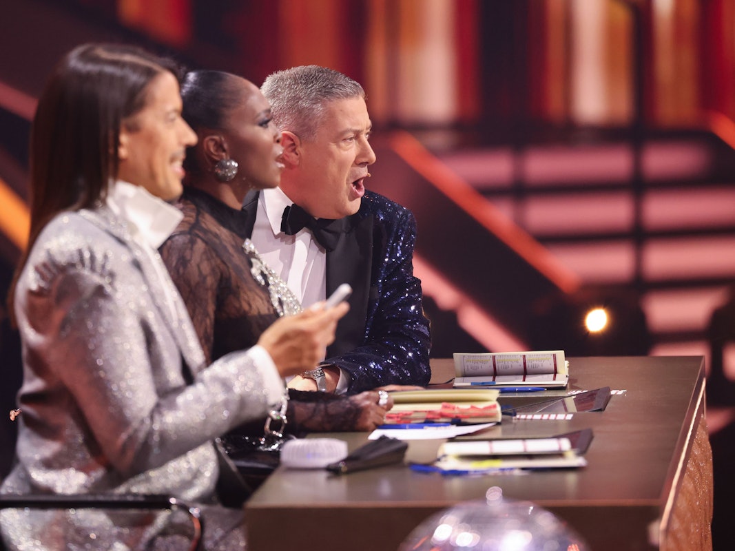 Die Jury – bestehend aus Jorge Gonzalez (l-r), Motsi Mabuse und Joachim Llambi – im Finale der RTL-Tanzshow „Let's Dance“