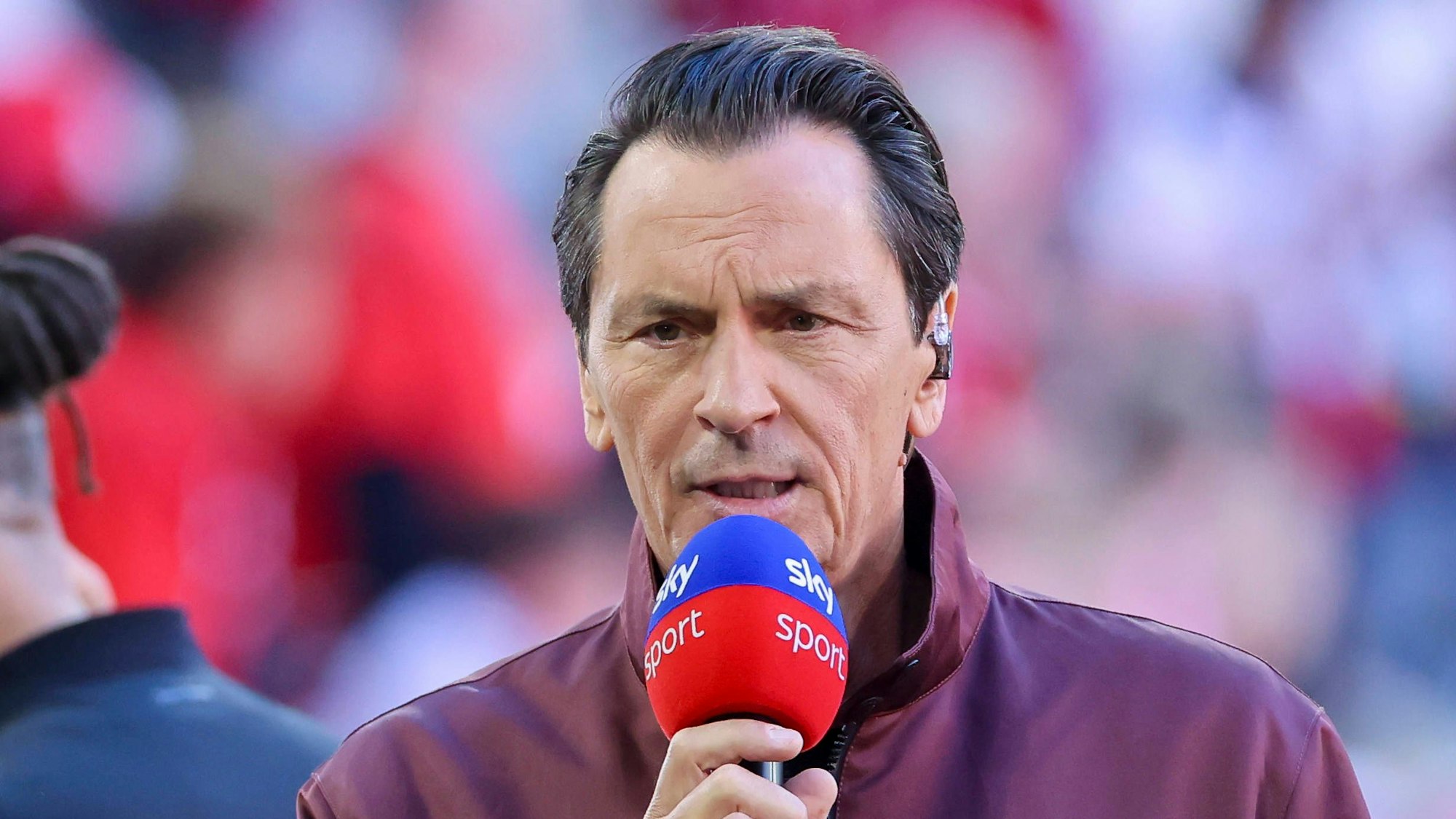 Sebastian Hellmann bei einem TV-Einsatz für Sky.