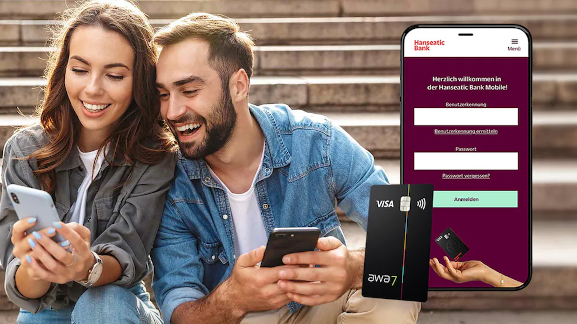 Mann und Frau sitzen auf einer Treppe und nutzen die Hanseatic Bank Mobile App auf dem Smartphone für ihre awa7 Visakarte.