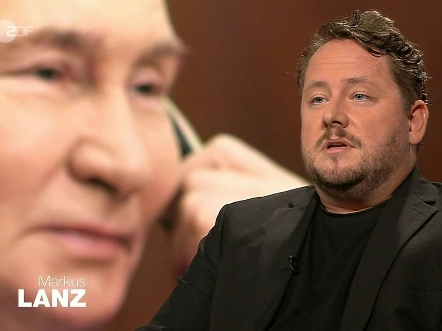 Journalist Florian Flade warnt vor Deutschlands sicherheitspolitischer und geheimdienstlicher Abhängigkeit von den USA: „In Deutschland glaubt man, Sicherheit ist wie Strom.“ (Bild: ZDF)