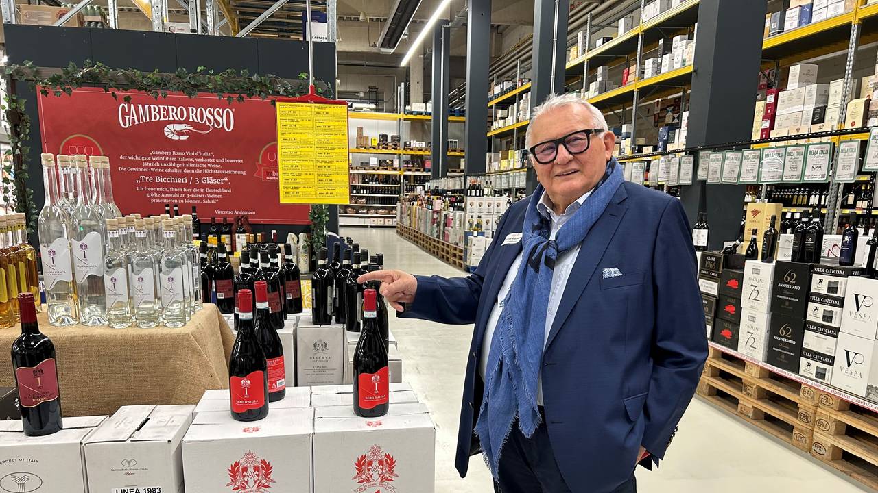 Vincenzo Andronaco in seinem Kölner Markt.