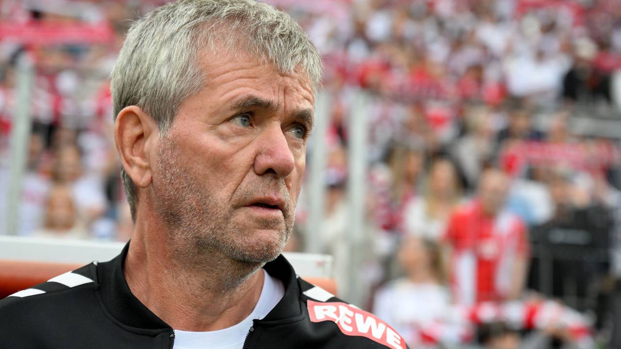 Friedhelm Funkel, hier nach dem FC-Aufstieg, wird den Verein wieder verlassen.
