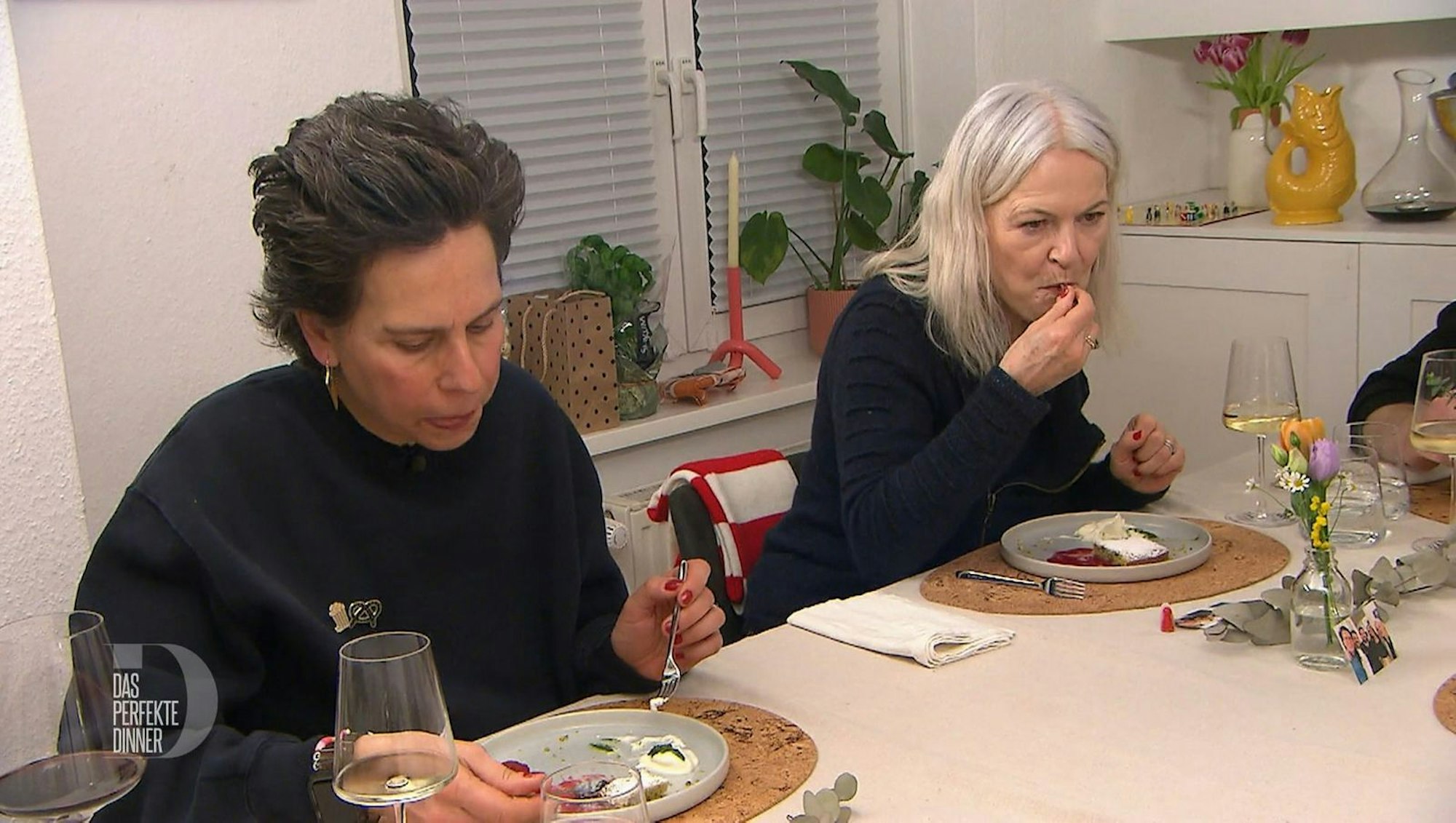 Alex (links) und Heike verkosten Matthis Dessert. (Bild: RTL)