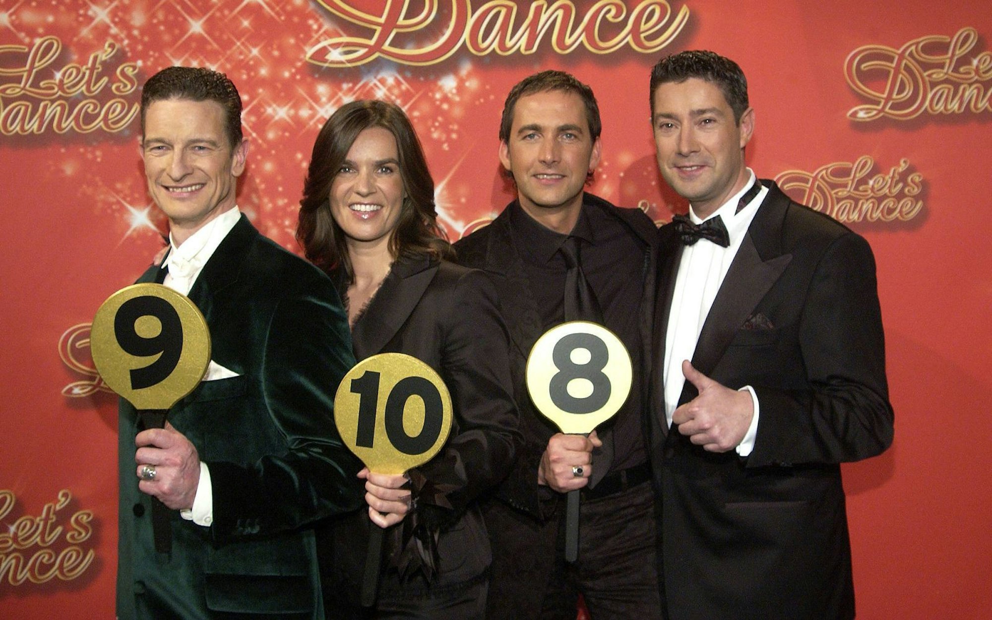 Sie vergaben in der ersten Staffel „Let's Dance“ die Punkte: (von links) Michael Hull, Katarina Witt, Markus Schöffl und Joachim Llambi. (Bild: IMAGO / Horst Galuschka)