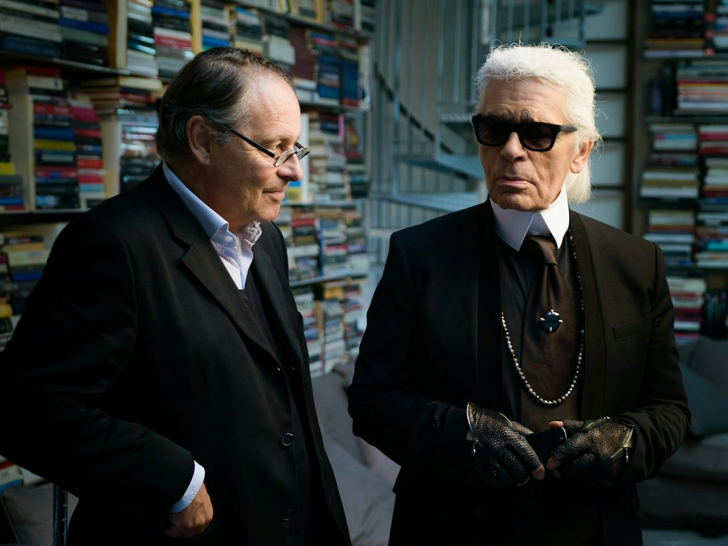 Designer Karl Lagerfeld (rechts) im Gespräch mit dem Autor Gero von Boehm. Boehms Frage posthum: Wer war Karl Lagerfeld? (Bild: ZDF / Till Vielrose. )