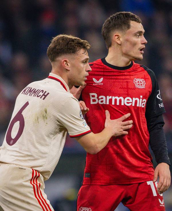 Zweikampf zwischen Florian Wirtz und Joshua Kimmich.