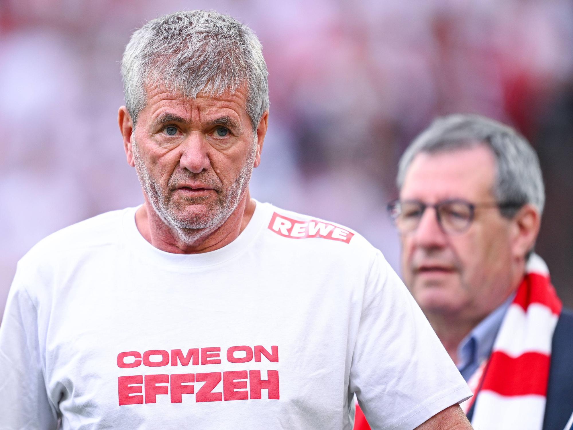 Friedhelm Funkel nach dem Aufstieg mit dem 1. FC Köln.