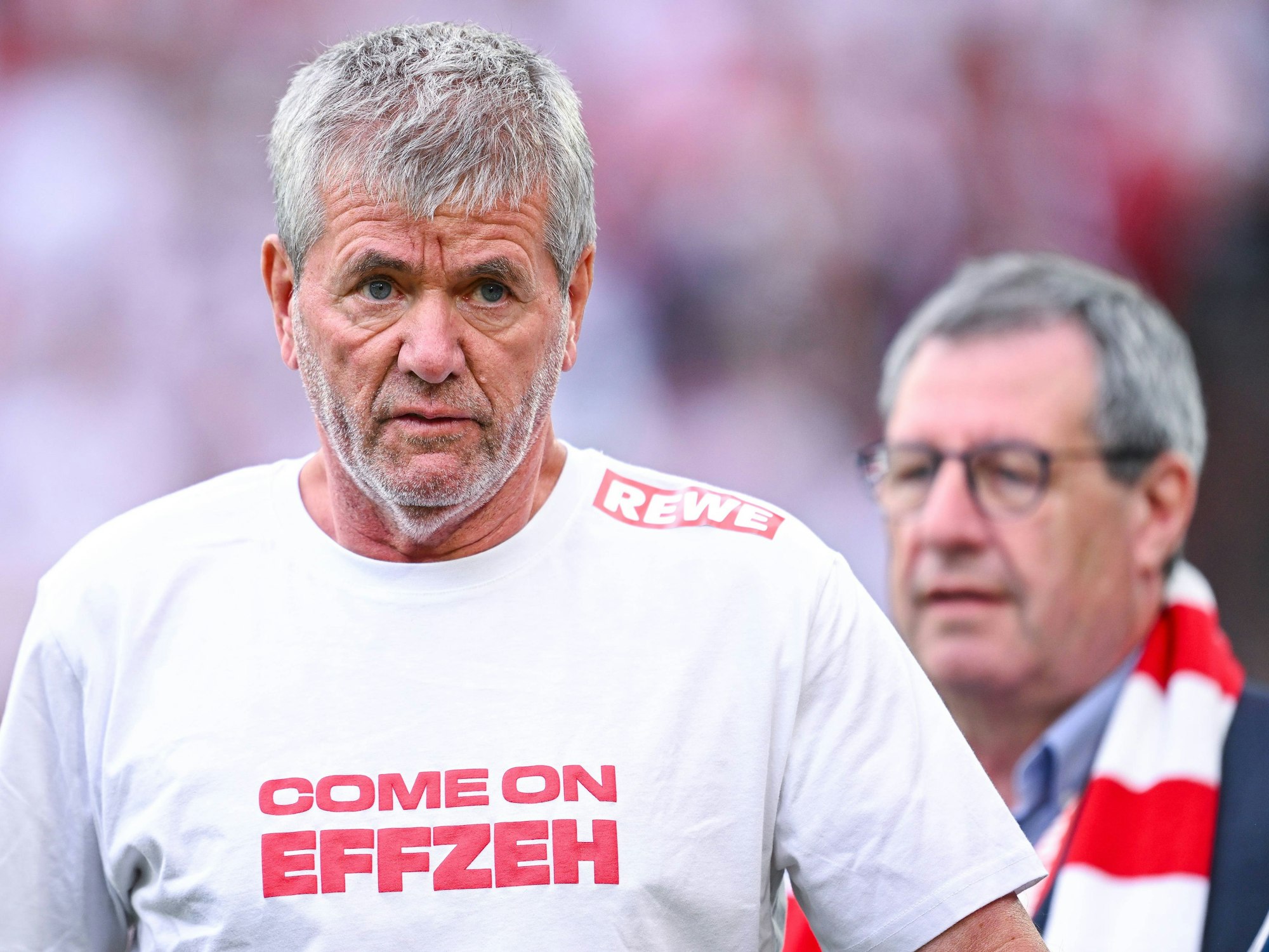 Friedhelm Funkel nach dem Aufstieg mit dem 1. FC Köln.