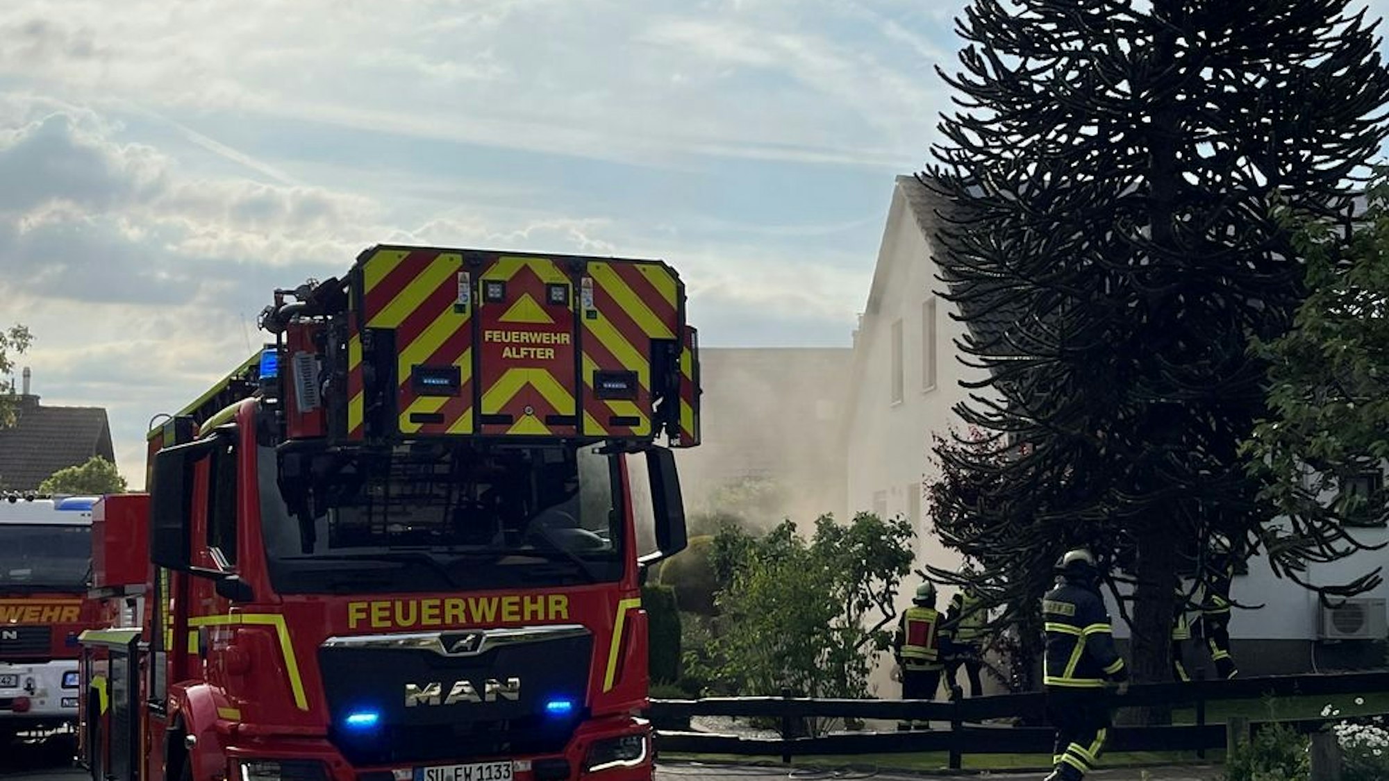 Einsatz der Feuerwehr bei einem Kellerbrand in Alfter-Witterschlick