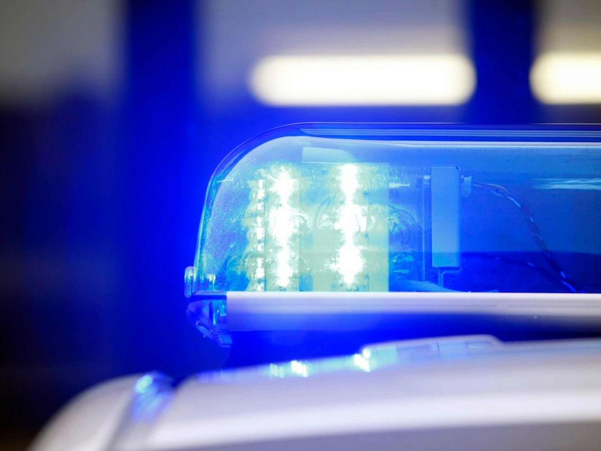 Bei einer Schussabgabe der Polizei in Mechernich (Landkreis Euskirchen) ist ein 50 Jahre alter Mann schwer verletzt worden (Symbolbild).