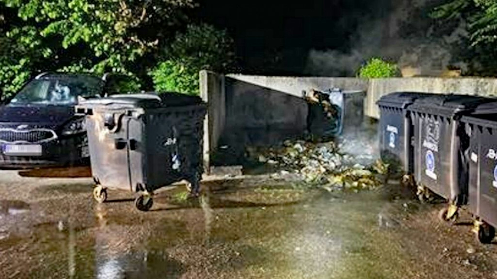 Brennender Müllcontainer in Monheim am Rhein