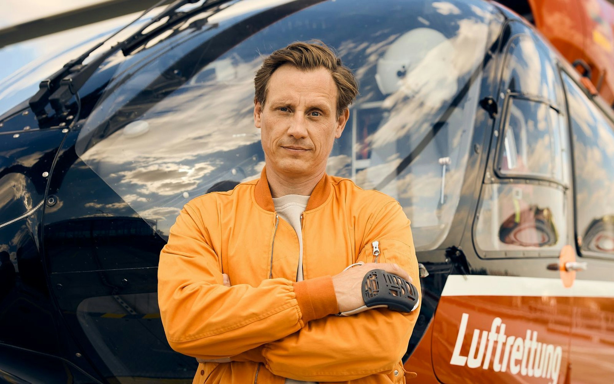 Patrick Kalupas Dr. Moritz Neiss aus der ZDF-Serie „Dr. Nice“ ist kein aalglatter Vorzeige-Arzt, sondern einer mit Ecken und Kanten. (Bild: ZDF / Rudolf Wernicke)
