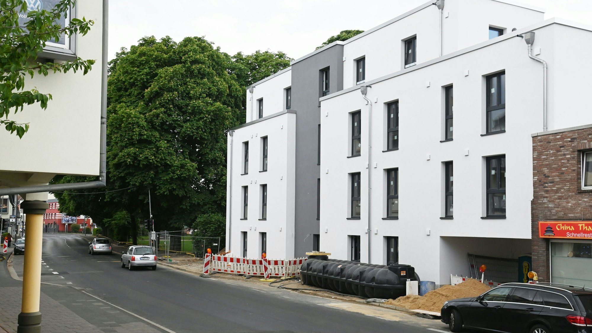 Diesen Neubau auf der Frankfurter Straße in Köln-Porz möchte die Stadt Köln für die Unterbringung von Obdachlosen anmieten.