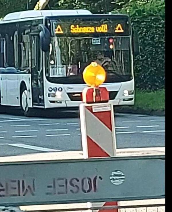 Das Foto zeigt einen Bus in Köln.