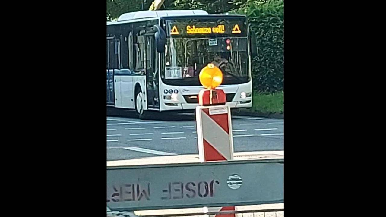 Das Foto zeigt einen Bus in Köln.