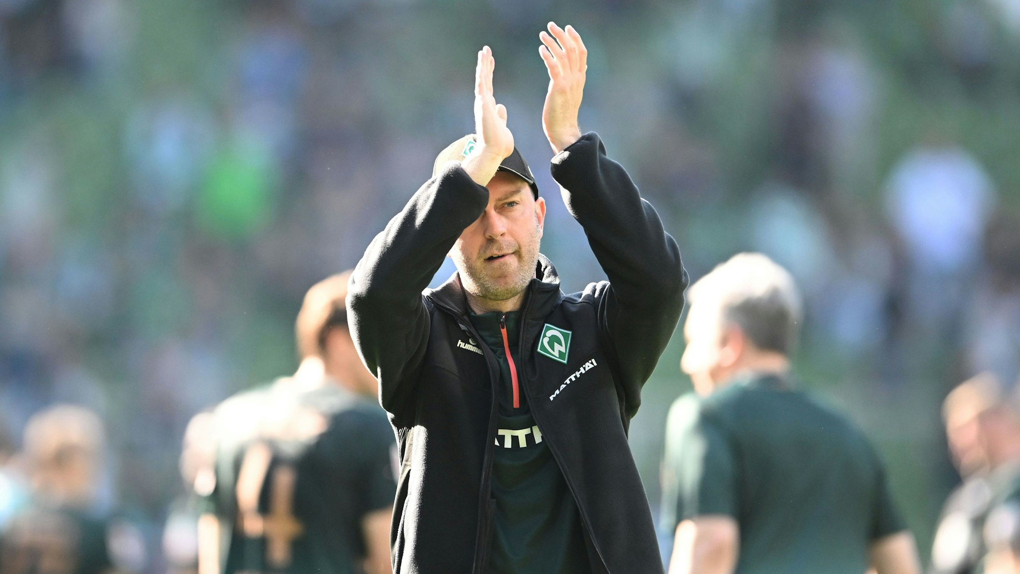 Ole Werner am 10. Mai 2025 beim letzten Saison-Heimspiel von Werder Bremen.