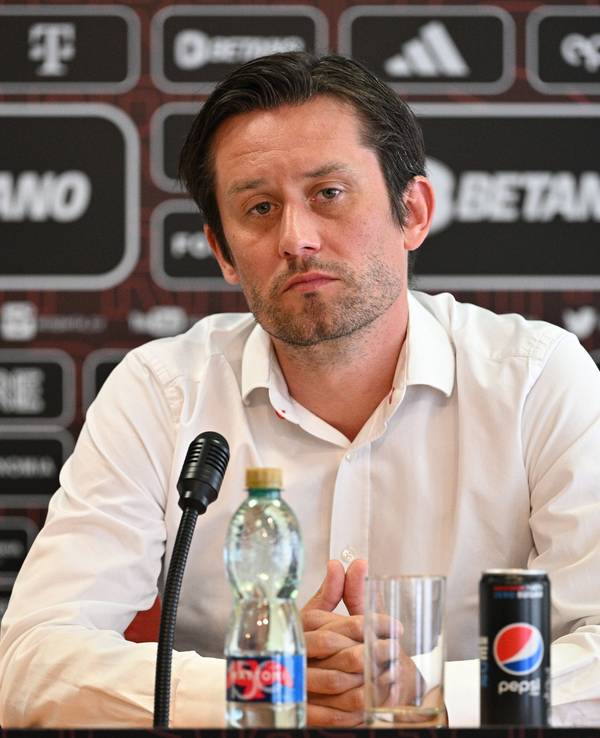 Tomas Rosicky am 19. Juli 2023 bei einer Pressekonferenz.