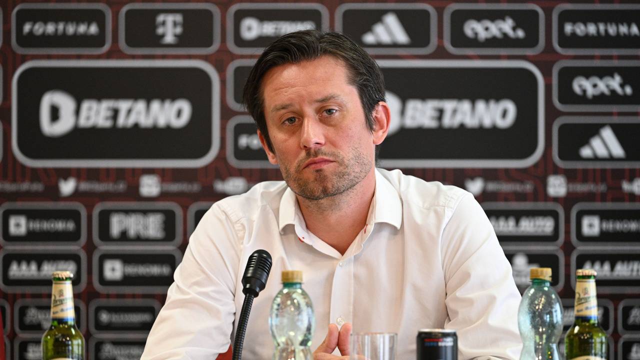 Tomas Rosicky am 19. Juli 2023 bei einer Pressekonferenz.