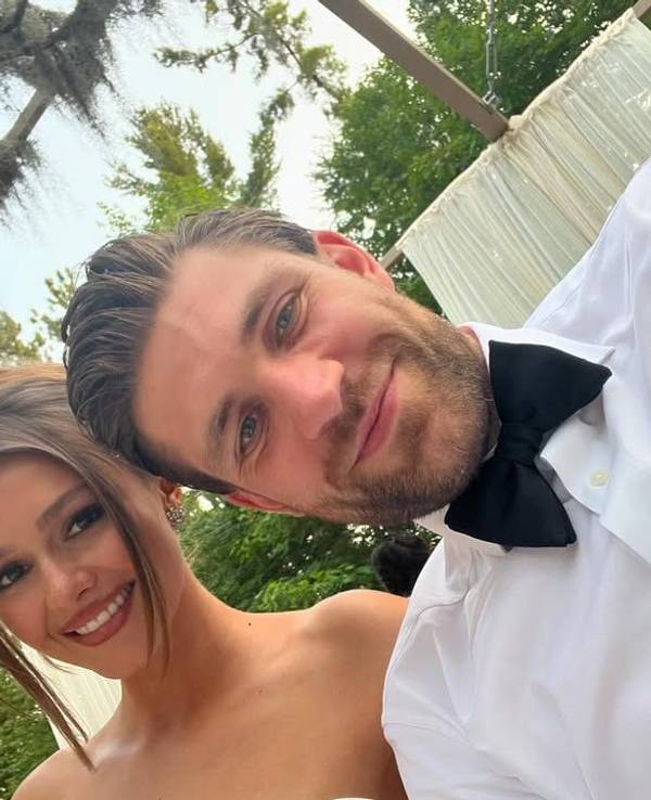 Leon Draisaitl mit seiner Verlobten Celeste Desjardins.