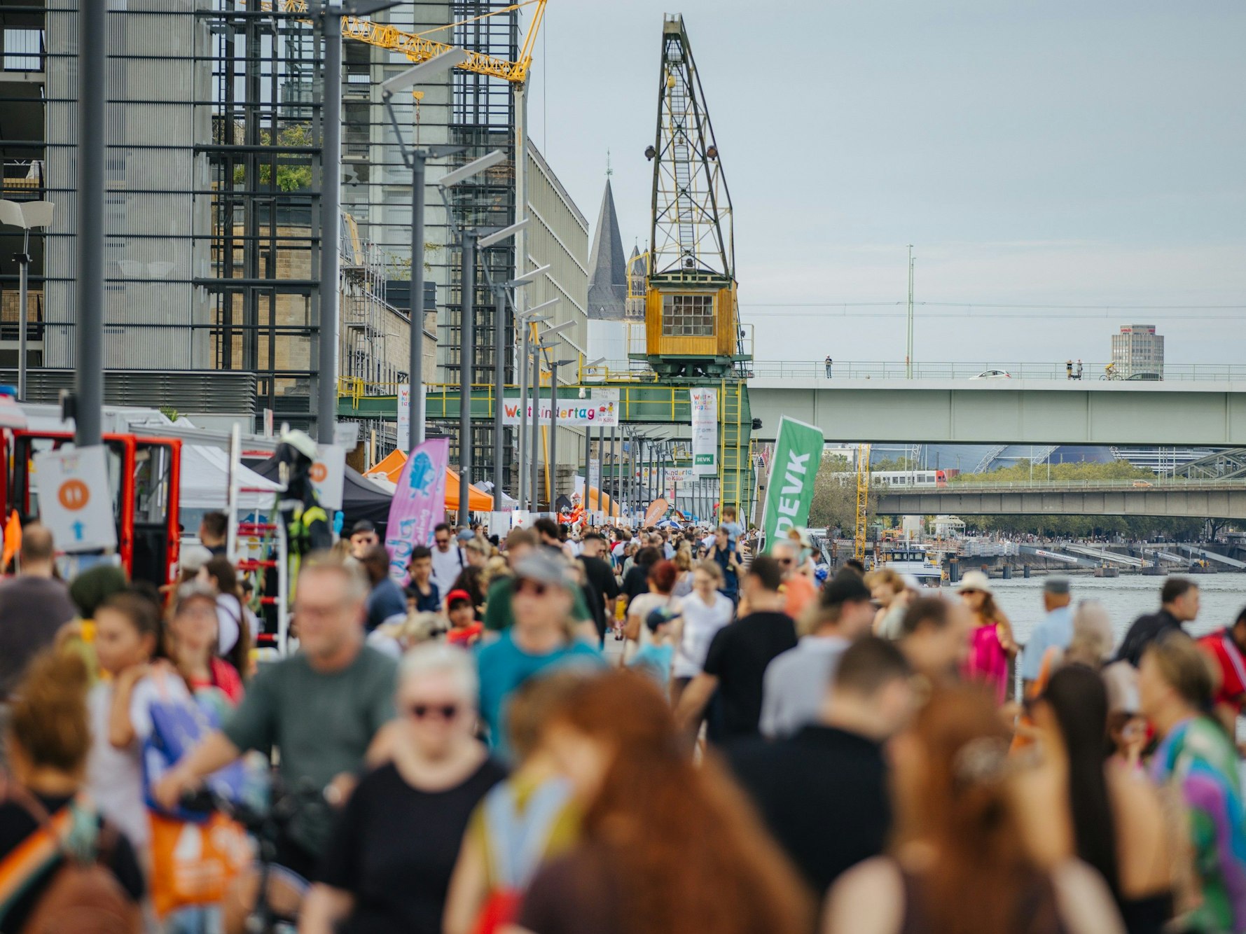 Der Weltkindertag im Kölner Rheinauhafen.