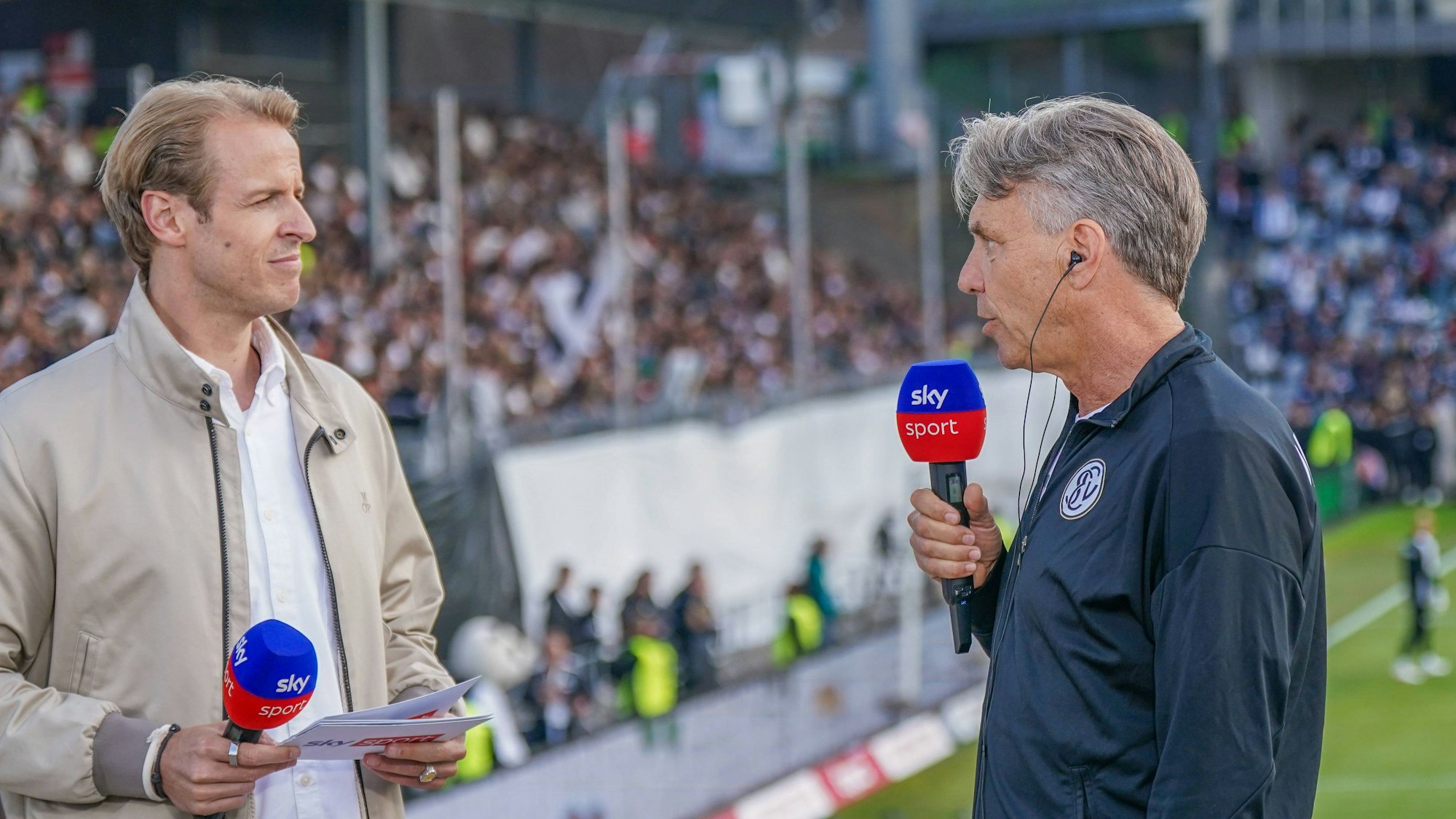 Horst Steffen (r.) im Sky-Interview mit Yannick Erkenbrecher.