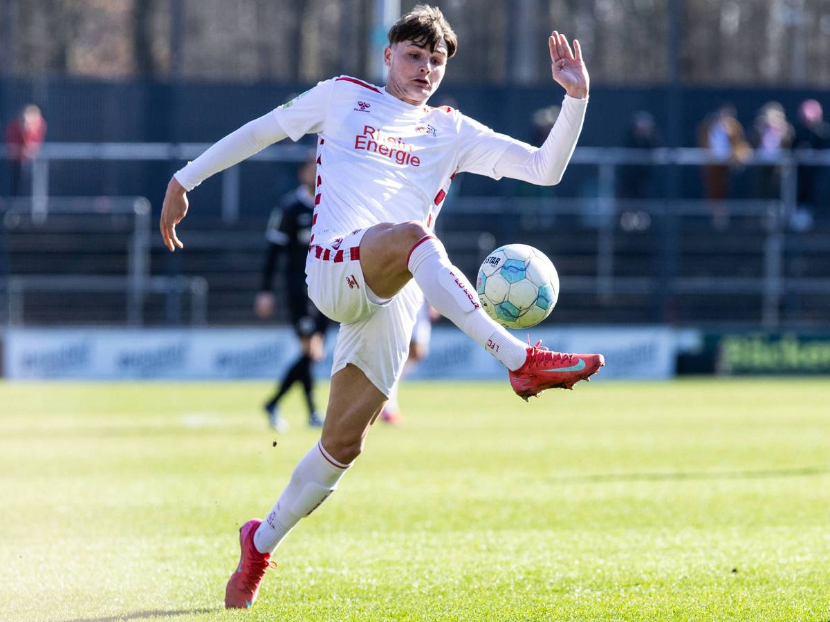 Regionalliga-West: Jaka Cuber-Potocnik (1. FC Köln) am Ball im Franz-Kremer-Stadion.