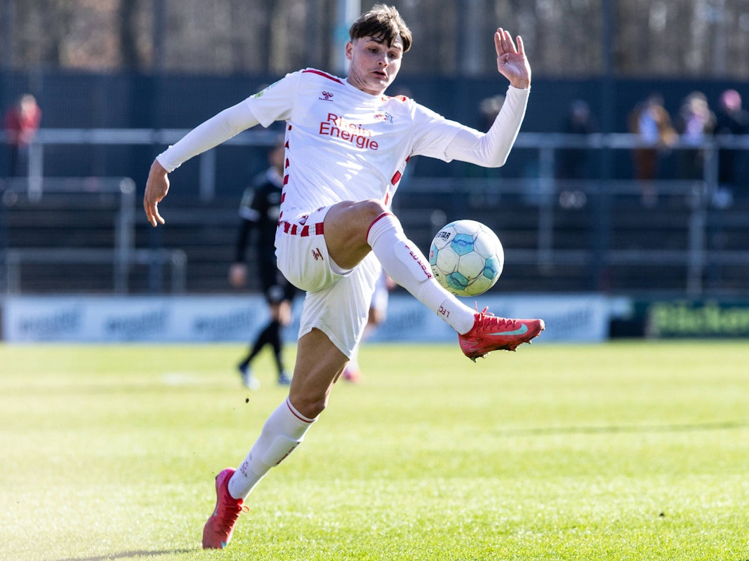 Regionalliga-West: Jaka Cuber-Potocnik (1. FC Köln) am Ball im Franz-Kremer-Stadion.