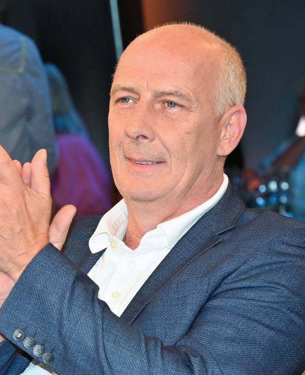Mario Basler spricht bei einer Talkshow über die Bundesliga.