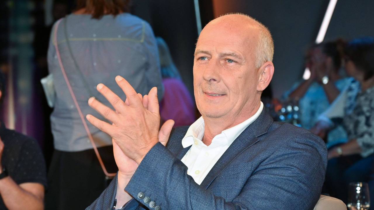 Mario Basler spricht bei einer Talkshow über die Bundesliga.