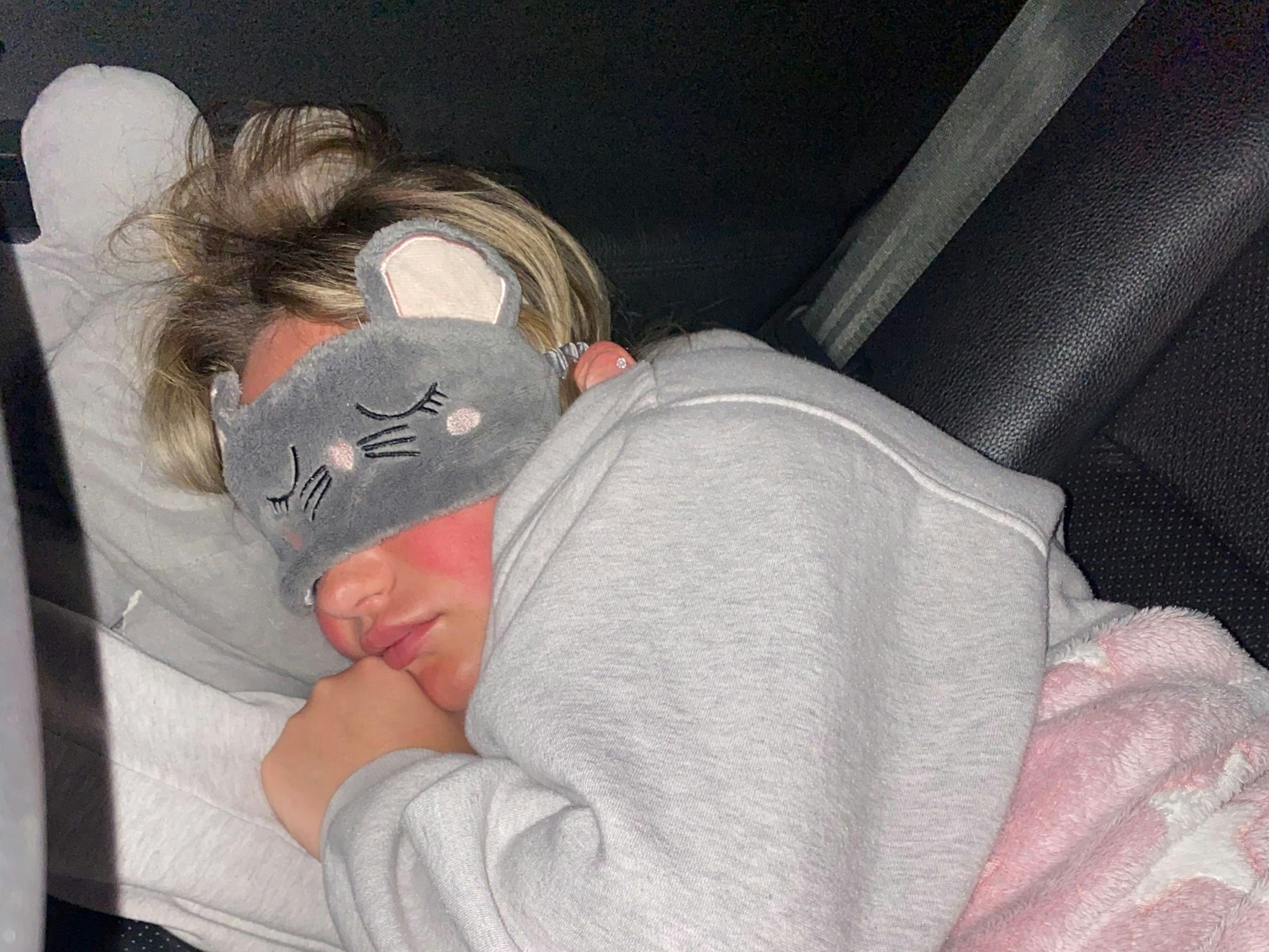 Schlafend verbrachte EXPRESS.de-Lesereporterin Wambach die Nacht im Auto.