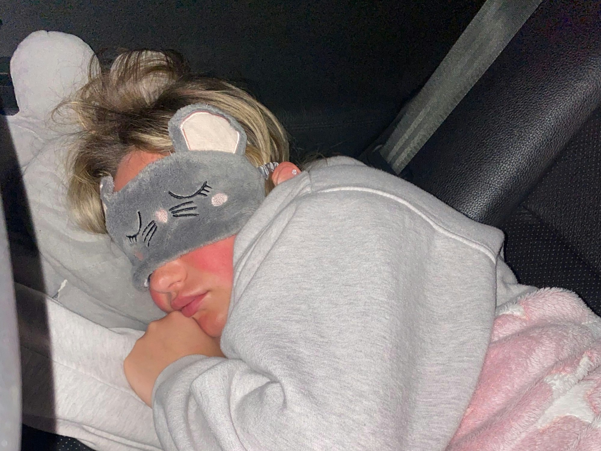 Schlafend verbrachte EXPRESS.de-Lesereporterin Wambach die Nacht im Auto.