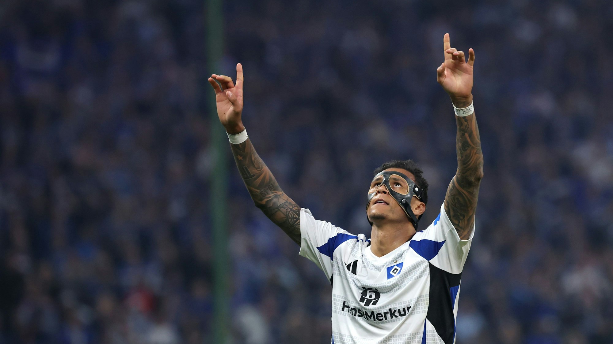 Hamburgs Davie Selke jubelt über sein Tor zum 3:1.