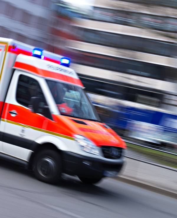 Ein Rettungswagen bei einem Einsatz (Symbolfoto)