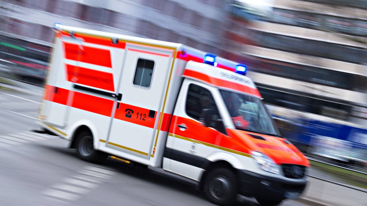 Ein Rettungswagen bei einem Einsatz (Symbolfoto)