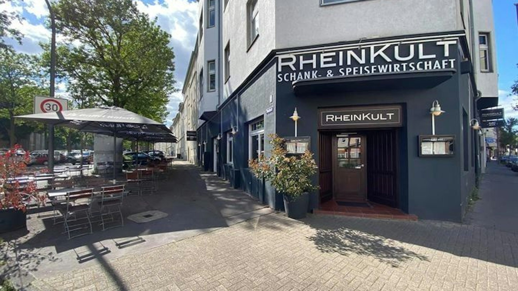 Das RheinKult in Köln-Nippes auf der Neusser Straße.