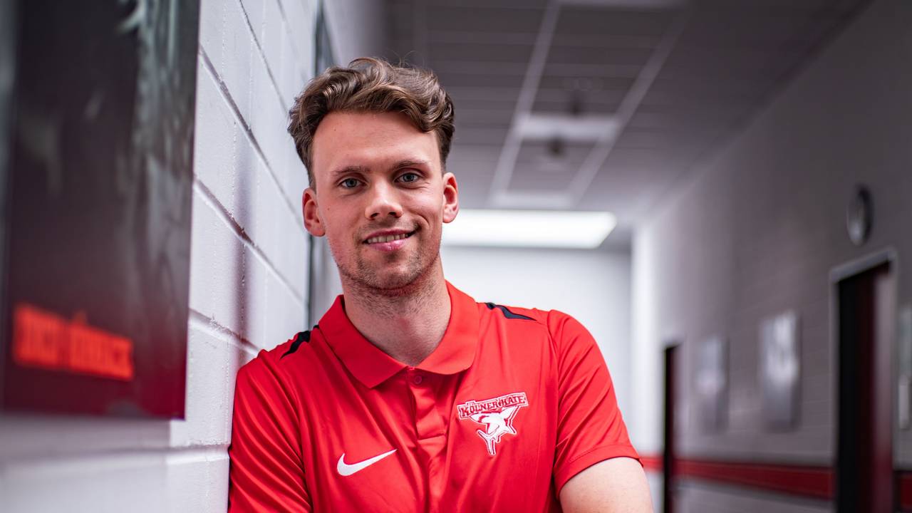 Dominik Bokk wurde am Mittwoch (28. Mai 2025) bei den Kölner Haien vorgestellt.