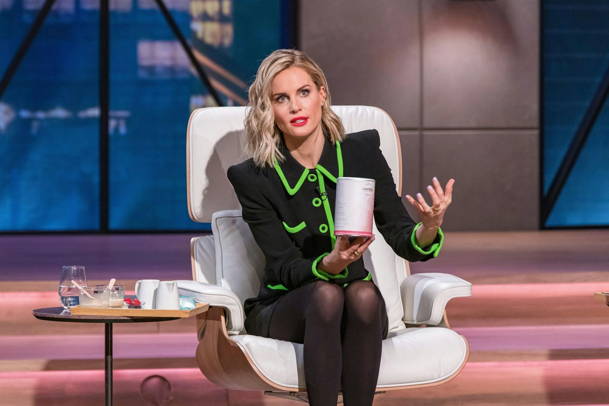 Janna Ensthaler gehört seit 2023 zum Investoren-Team der VOX-Show „Die Höhle der Löwen“. (Bild: RTL / Bernd-Michael Maurer)