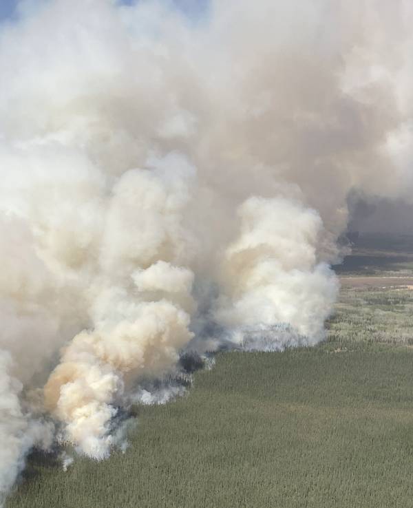 Dieses Bild zeigt einen Flächenbrand in der Nähe von Lac-du-Bonnet in Manitoba, einer Provinz in Zentralkanada, in der es ungewöhnlich heiß, trocken und windig ist.