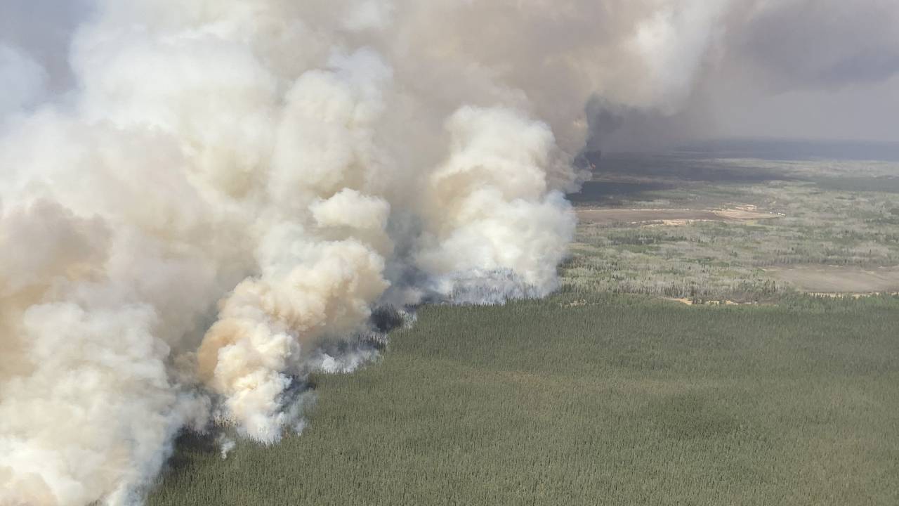 Dieses Bild zeigt einen Flächenbrand in der Nähe von Lac-du-Bonnet in Manitoba, einer Provinz in Zentralkanada, in der es ungewöhnlich heiß, trocken und windig ist.