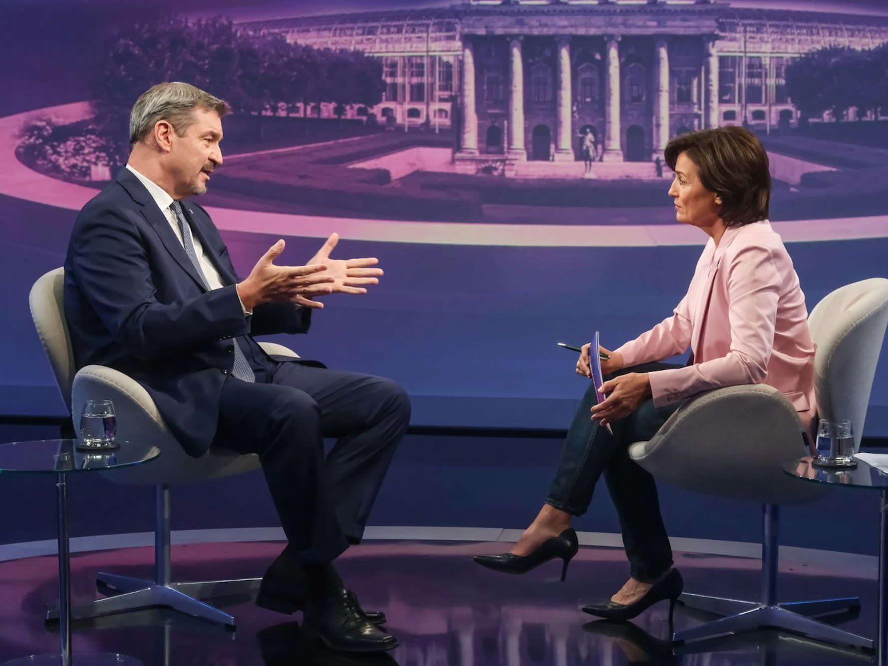 Markus Söder sprach sich für weitere Grenzkontrollen aus. (Bild: WDR/Oliver Ziebe)