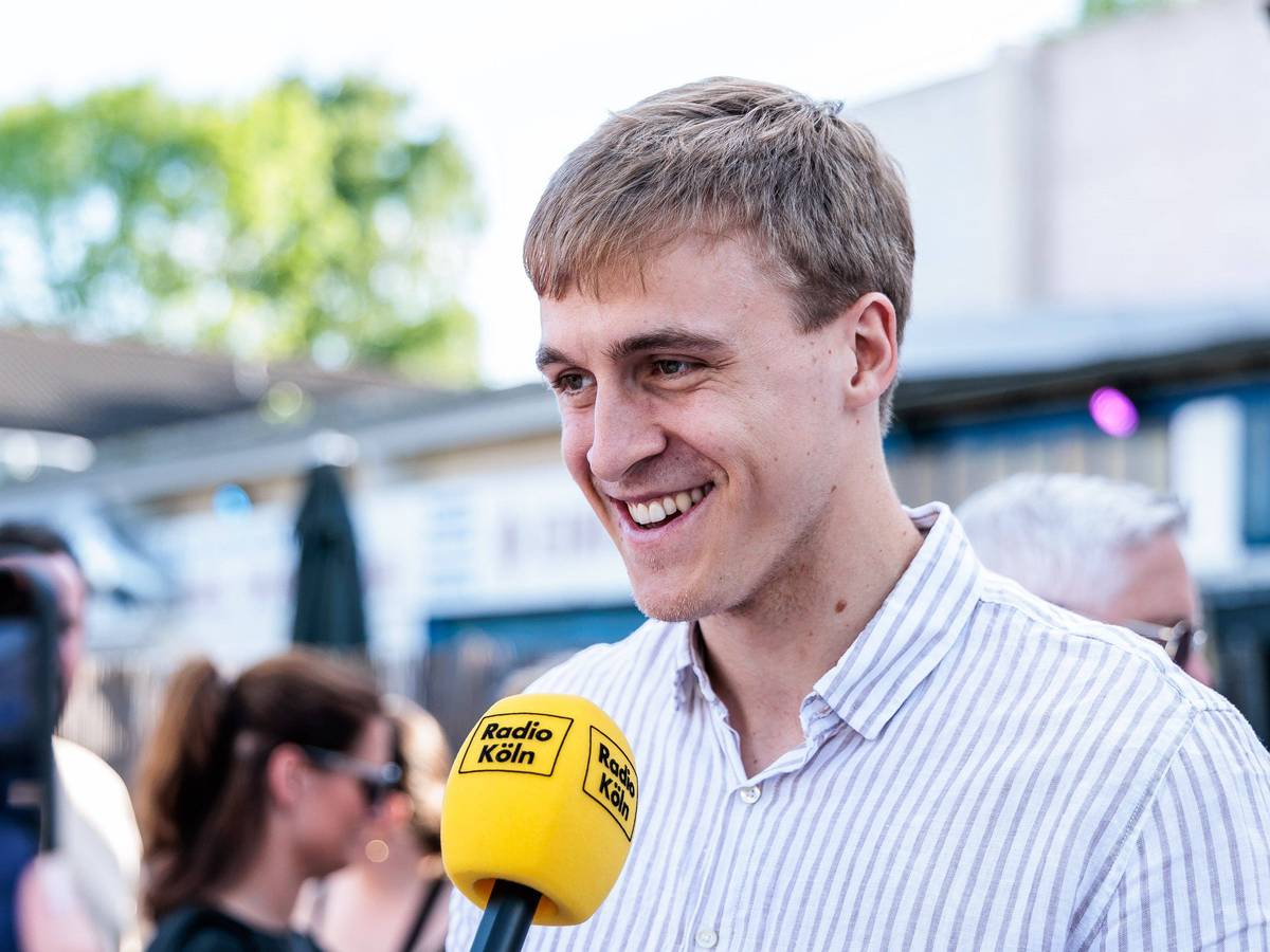 Timo Hübers bei der Saisonabschlussfeier des 1. FC Köln.