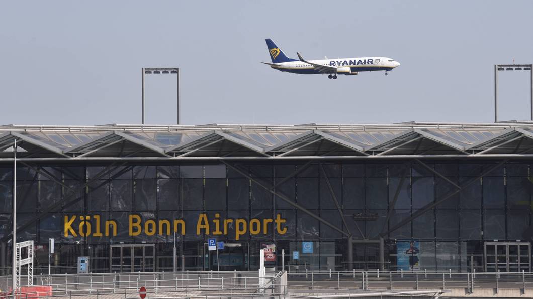 In Köln ist unter dem Motto „Gemeinsam gegen Abschiebungen“ zwischen 14 und 18 Uhr am Terminal 2 und am Fernbusbahnhof eine Demo angekündigt. (Symbolfoto)