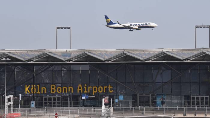 In Köln ist unter dem Motto „Gemeinsam gegen Abschiebungen“ zwischen 14 und 18 Uhr am Terminal 2 und am Fernbusbahnhof eine Demo angekündigt. (Symbolfoto)